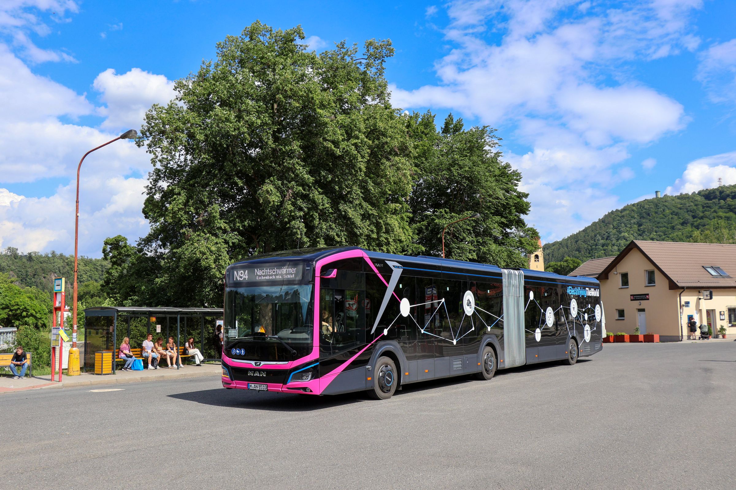 test - kloubový elektrobus MAN